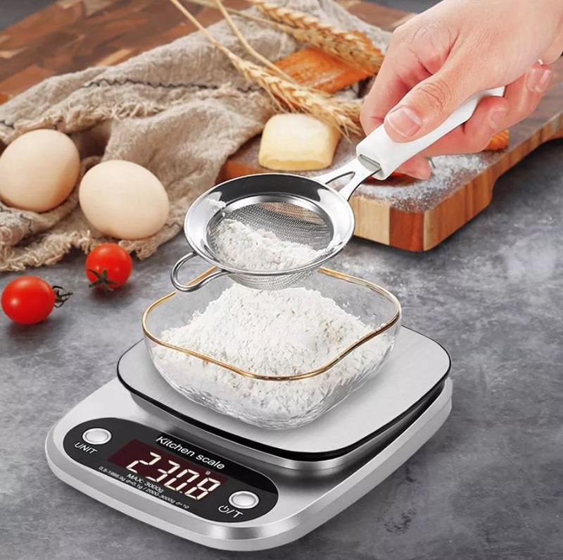 Cân nhà bếp hiện đại có màn hình LED.